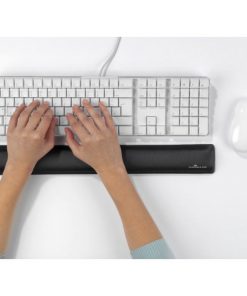 Opierky zápästia pred klávesnicu