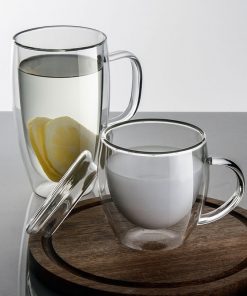 Sklenené poháre a hrnčeky